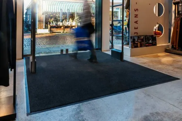 Zeer intensief (bijvoorbeeld winkel)